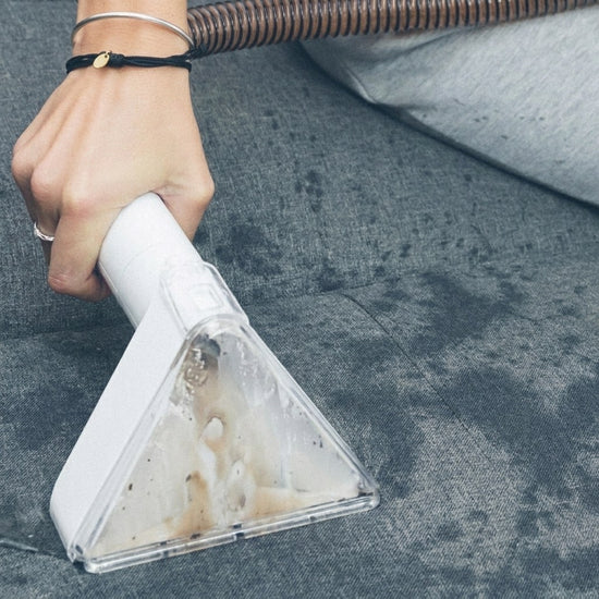 Nettoyage d'un canapé en tissu avec la DustGo Ultra 2